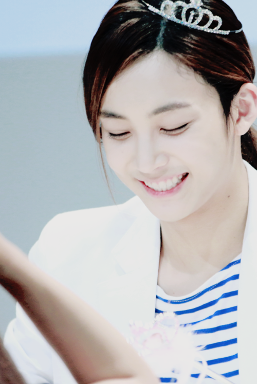 vampirenaigth's tweet photo. Jeonghan tu patrona xD #Happy_JEONGHAN_Day #SeventeenCentral https://t.co/rhqbWGGqSh