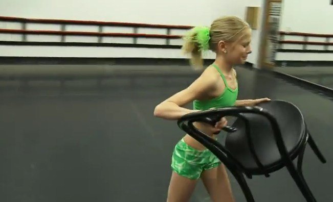DanScontras's tweet photo. Chairs on #DanceMoms have always given me anxiety. #EmptyChair #ThrowThatChair @DanceMomJill22 @DanceMomHolly @kellyhyland @ChristiLukasiak https://t.co/k0op1kq2PB