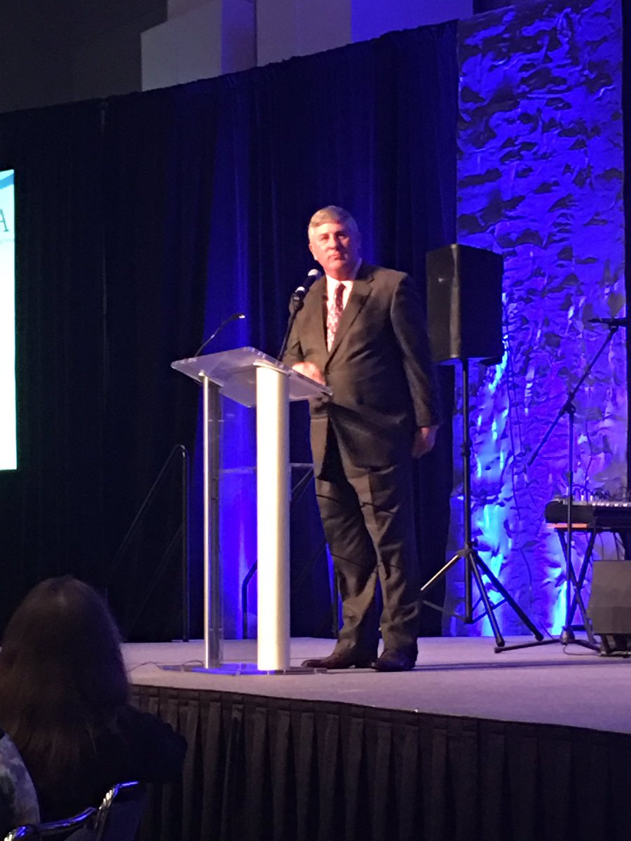 MananaZoo's tweet photo. Congratulations @TCR_Bob on your Tall In Texas Award and thank you for all your stories about our great state and its people. #TXSummit17 https://t.co/NGQt5gVBC1