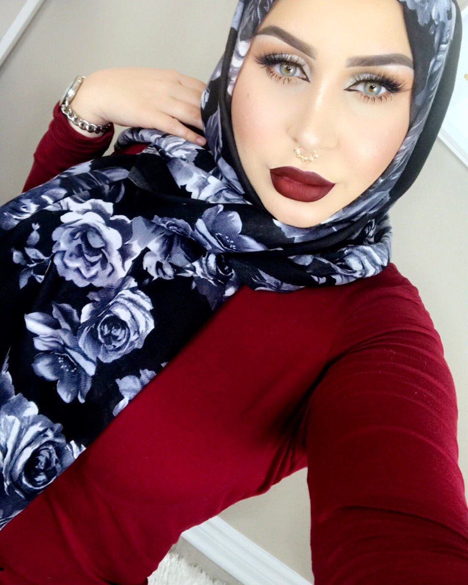 HamedAya's tweet photo. @ABHcosmetics Dipbrow in Medium Brown-Eyeshadows in, Vanilla, Fudge and Birkin https://t.co/DnAPnn6y4T