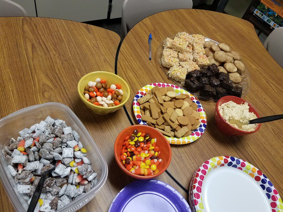 Mrs_Andrews5th's tweet photo. Our amazing academic coaches not only brought us some great ideas for implementing formative assessments, but also made us yummy treats!!! https://t.co/qMfaPsBaEb
