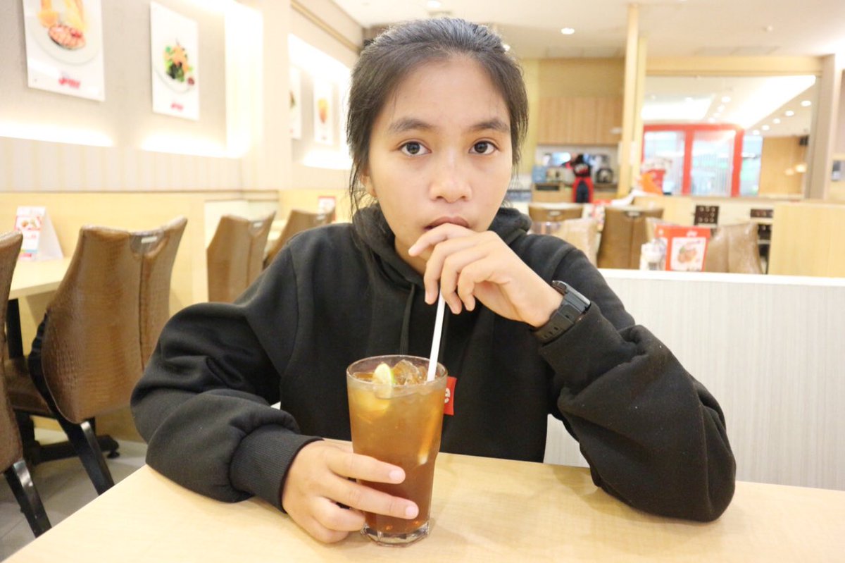 JUTHARATTT's tweet photo. ถึงตัวจะบวมๆ แต่รวมๆแล้วก็น่ารัก😜😘 #แคปชั่นเด็ด #แคปชั่นเสี่ยว #แคปชั่นอ่อย #แคปชั่นโดนๆ #แคปชั่นเด็ด #แคปชั่น
#คำคมในวงเหล้า #แคปชั่นกวนๆ https://t.co/3EnC7ocJYX