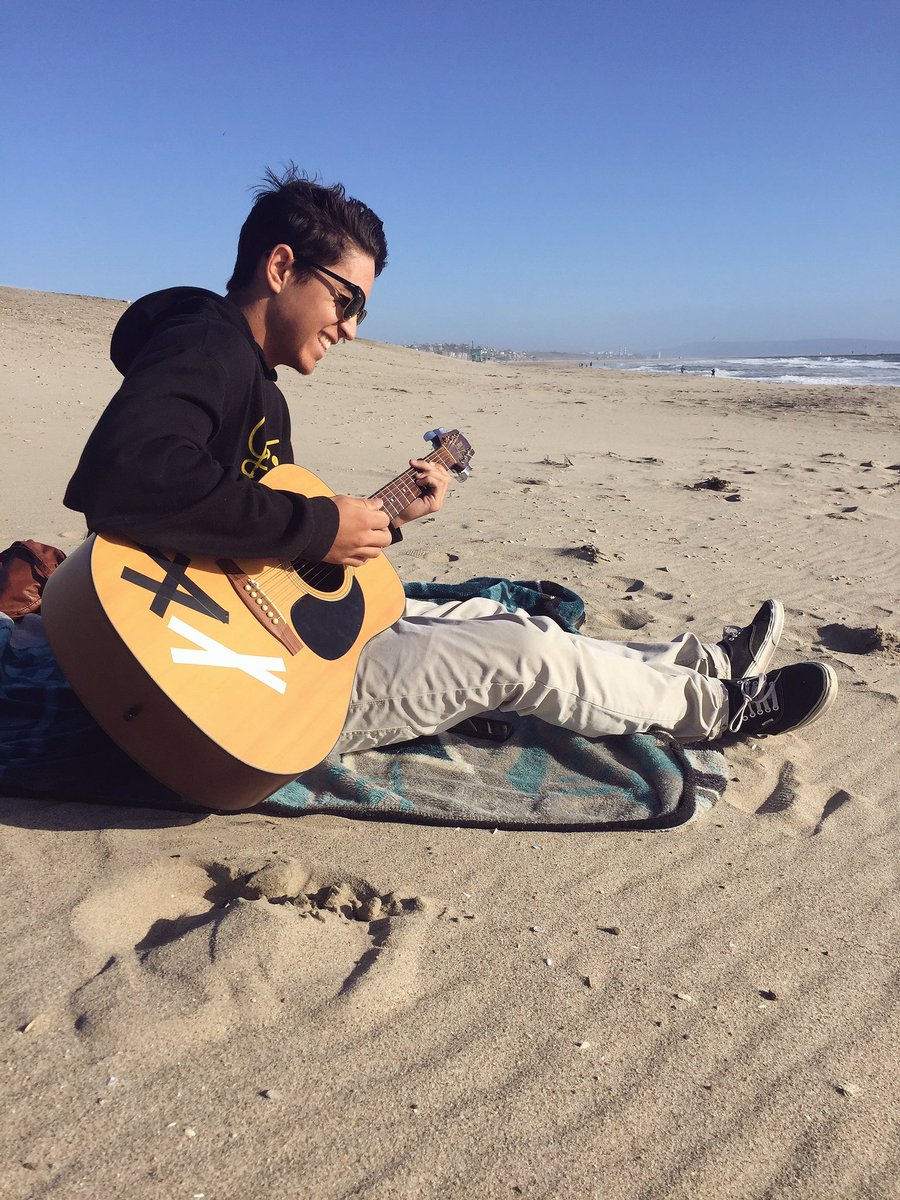 aamburgeyy's tweet photo. Thank you for being the most selfless person I know &amp; for loving me the way you do♡ #HappyNationalBoyfriendDay https://t.co/sJqn1AvtSi