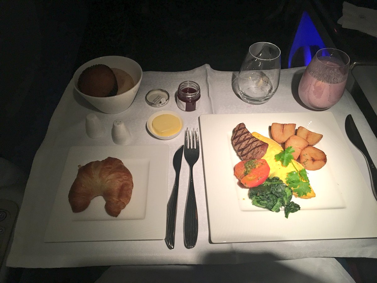 Maikelheijden's tweet photo. Great to fly the @BoeingAirplanes #777LR on @qatarairways from #Tokyo to #Doha. #flying #travel #businessclass #food. https://t.co/2T0xJGZ0zx