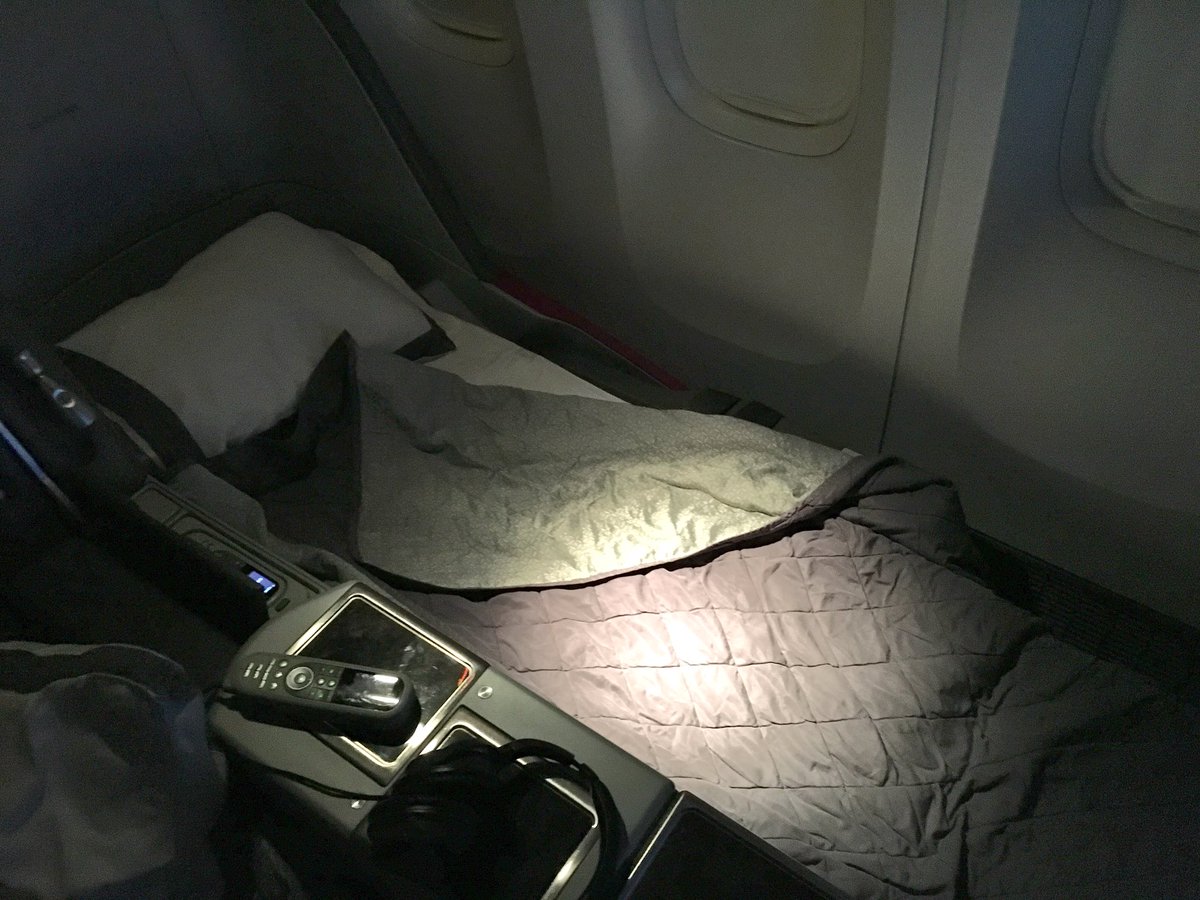 Maikelheijden's tweet photo. Great to fly the @BoeingAirplanes #777LR on @qatarairways from #Tokyo to #Doha. #flying #travel #businessclass #food. https://t.co/2T0xJGZ0zx
