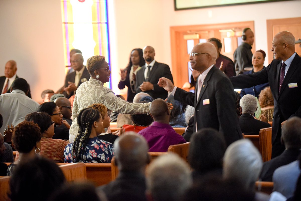 CJAphotogRaphy's tweet photo. @themzbc @leonardnsmith - @DrChrystal1 Welcoming our guess - we are a growing church where everyone is welcome. #1stSunday #betterIn2017 https://t.co/4lVhrpdN3X