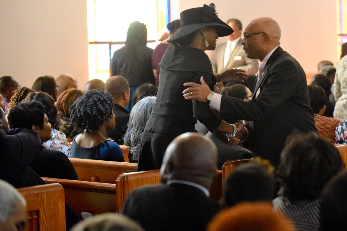 CJAphotogRaphy's tweet photo. @themzbc @leonardnsmith - @DrChrystal1 Welcoming our guess - we are a growing church where everyone is welcome. #1stSunday #betterIn2017 https://t.co/4lVhrpdN3X