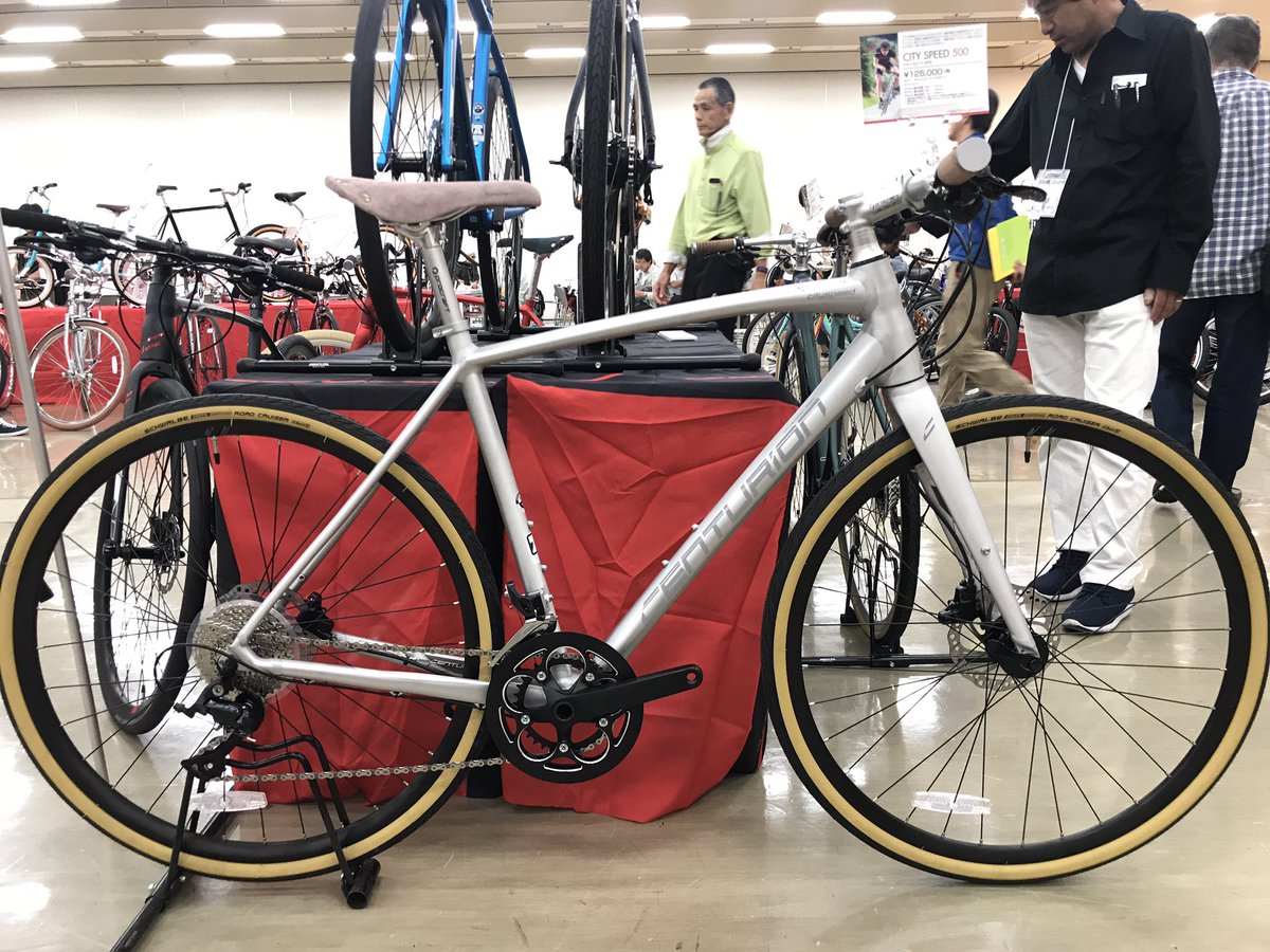 サイクルショップカンザキ千里店 A Twitter Centurion City Speed 500 アルミのブラッシュドカラーです タイヤ サイドはアメ色 今年のスピードドライブもかっこいいですね Centurion Cityspeed クロスバイク サイクルショップカンザキ千里店 A Twitter Centurion City Speed 500 アルミのブラッシュドカラーです タイヤ サイドはアメ色 今年のスピードドライブもかっこいいですね Centurion Cityspeed クロスバイク
