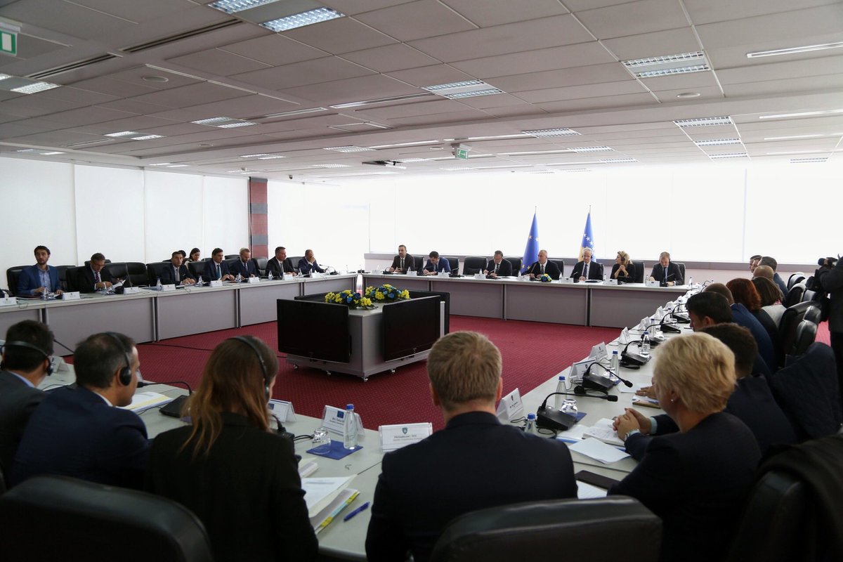 EUKosovo's tweet image. @DanielssonEU in 🇽🇰 launches #EconomicReformProgram w/ @haradinajramush: #ERP about economic policies 4 new jobs; treats 🇽🇰 similar 2 #EU MS