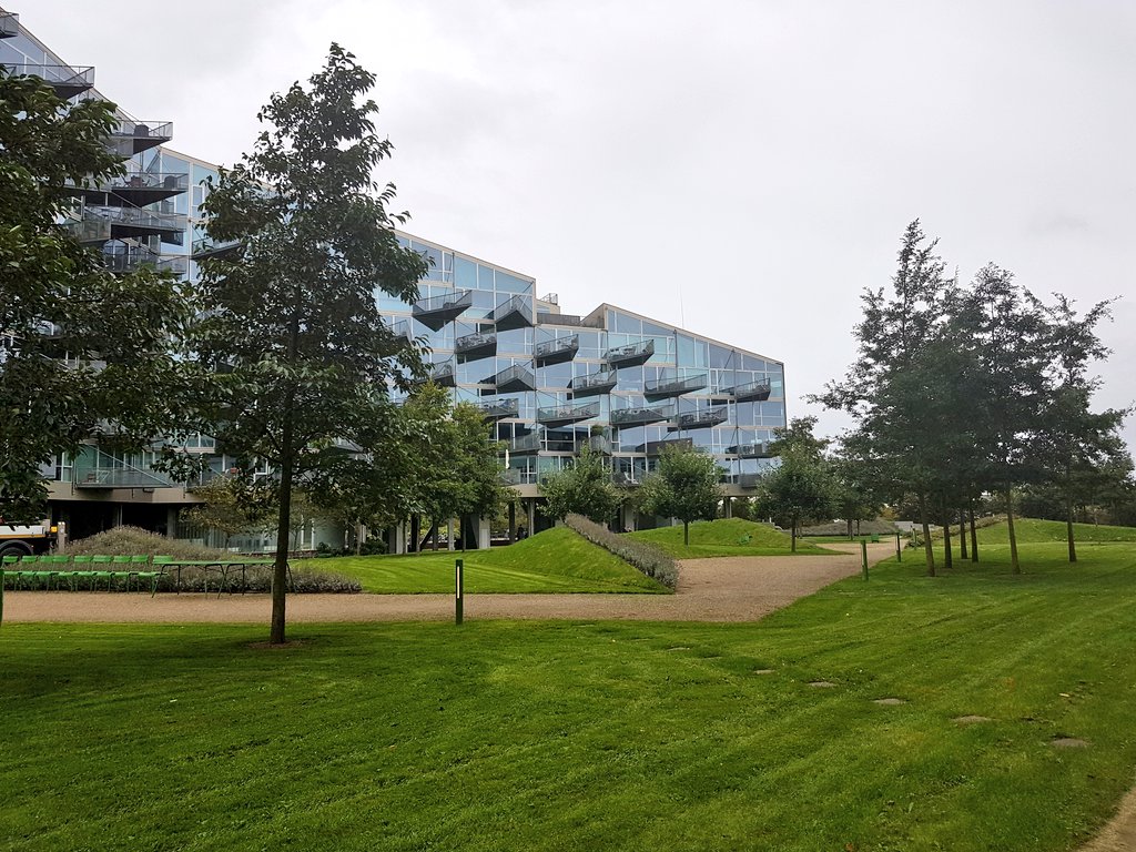 GroupeGambetta's tweet photo. Nous continuons dans la ville #Orestad avec #VMhousing  &amp; #VMmountainhousing cc @JDSarchitects @BIGstertweets @BjarkeIngels #architecture https://t.co/45vt2lwsW7