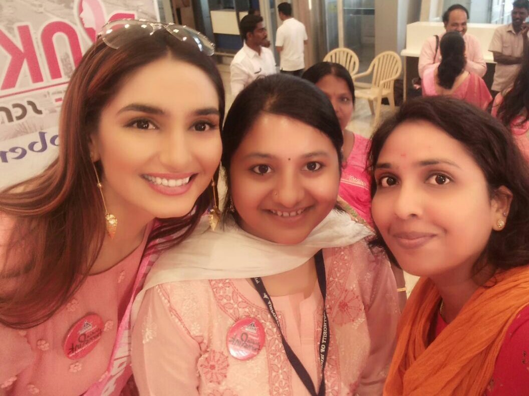 PritiTiwari89's tweet photo. #Pink  it is. Spreading awareness with #PinkAmbassadors #BreastCancerAwarenessMonth #Pinktober2017 https://t.co/cNmwy92mW2
