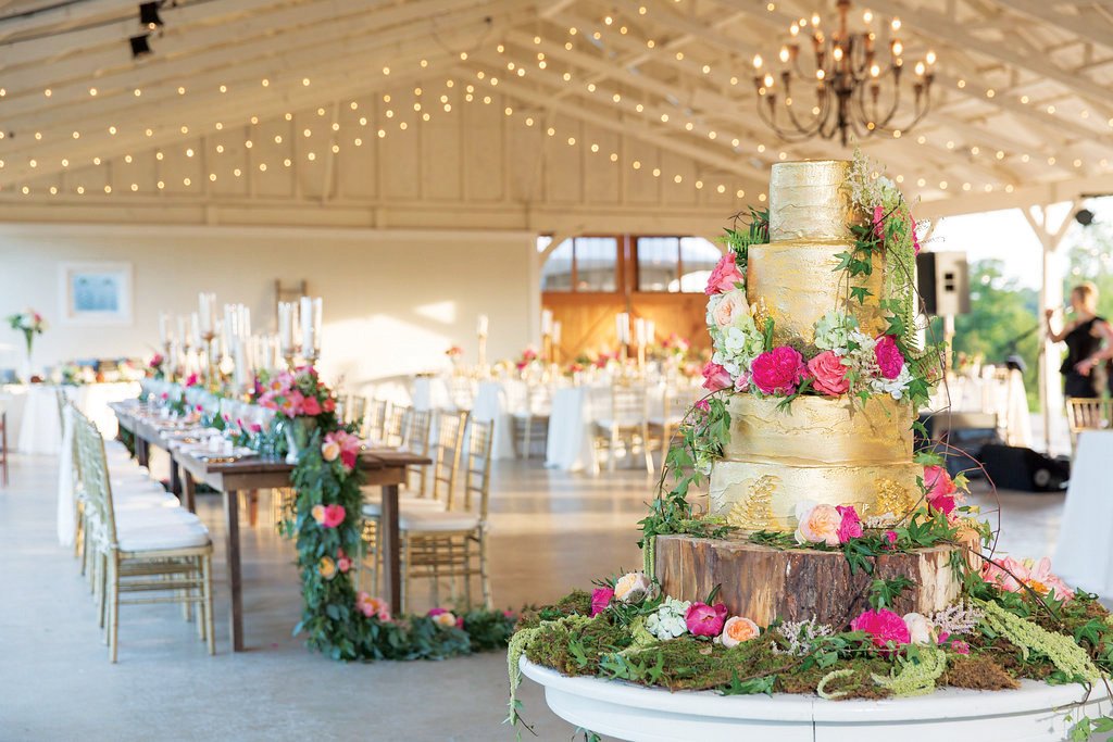 #WeddingWednesday
Brides continue to embrace copper, rose gold, and pewter because they’re so versatile.