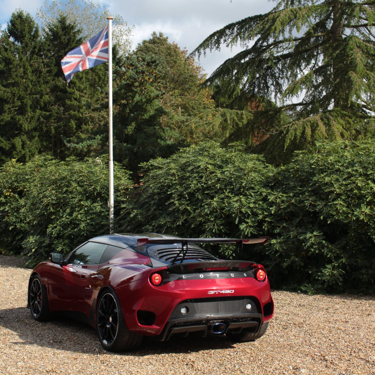 lotuscars's tweet photo. #WingWednesday ft. the all-new Evora GT430 and its carbon fibre wing. https://t.co/kkM5GiR3i2