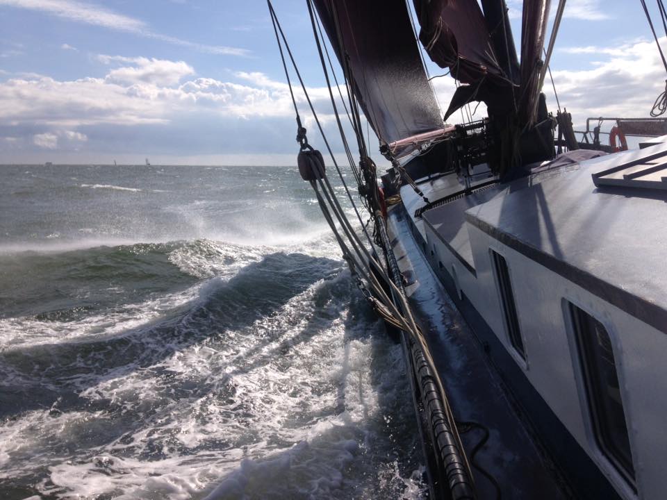 Klipper <a href="/zknoordvaarder/">Noordvaarder zeilreizen</a> is een zeer snelle zeilster. Actie en avontuur gegarandeerd!  #RederijVooruit #zeilen rederij-vooruit.nl/zeilboot-huren…