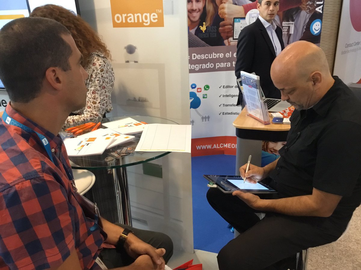 ExpoRC's tweet photo. En @OrangeEmpresas te esperan para ayudarte en la transformación digital de tu empresa y si quieres te hacen una caricatura online #EXPORC https://t.co/VMk8HpLjow