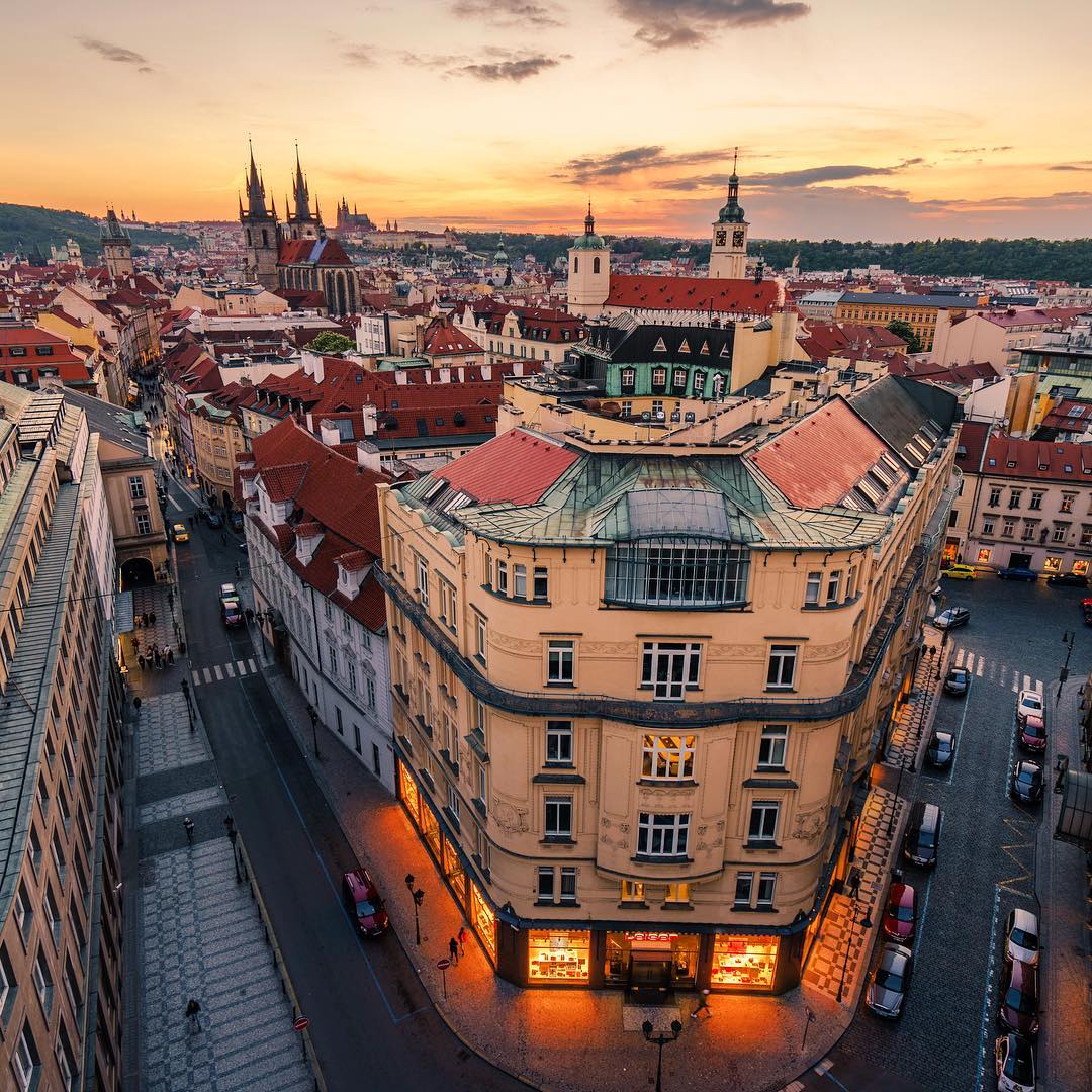 AlmanacXPrague's tweet photo. Discover the Golden City with the city break guide https://t.co/aNfv1iKKBA 📷 by IGer @alexfatejev #Prague #RadissonBlu #citytrip https://t.co/inkaoDgl9c