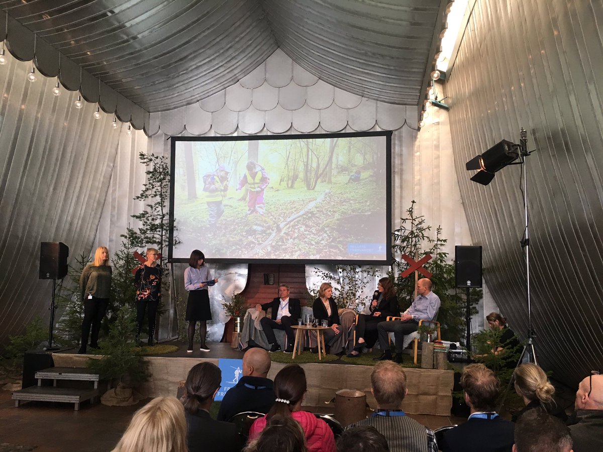 – Forskningen, politiken, skolan, civilsamhället. Tillsammans har vi kraft att förändra. <a href="/CajsaRannar/">Cajsa Rännar</a> #friluftsfrämjandet125
