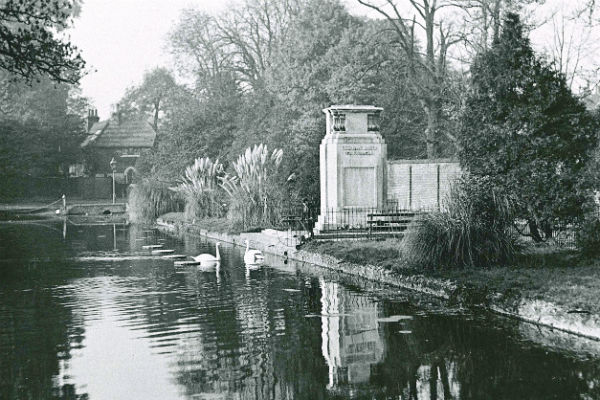 Book NOW for rare walks honouring borough's WW1 heroes
suttonvoice.co.uk/rare-opportuni…
<a href="/HoneywoodMuseum/">The Friends of Honeywood Museum</a> <a href="/cheamlibrary/">Friend of Cheam Library</a> <a href="/surprise_sutton/">Surprising Sutton</a>