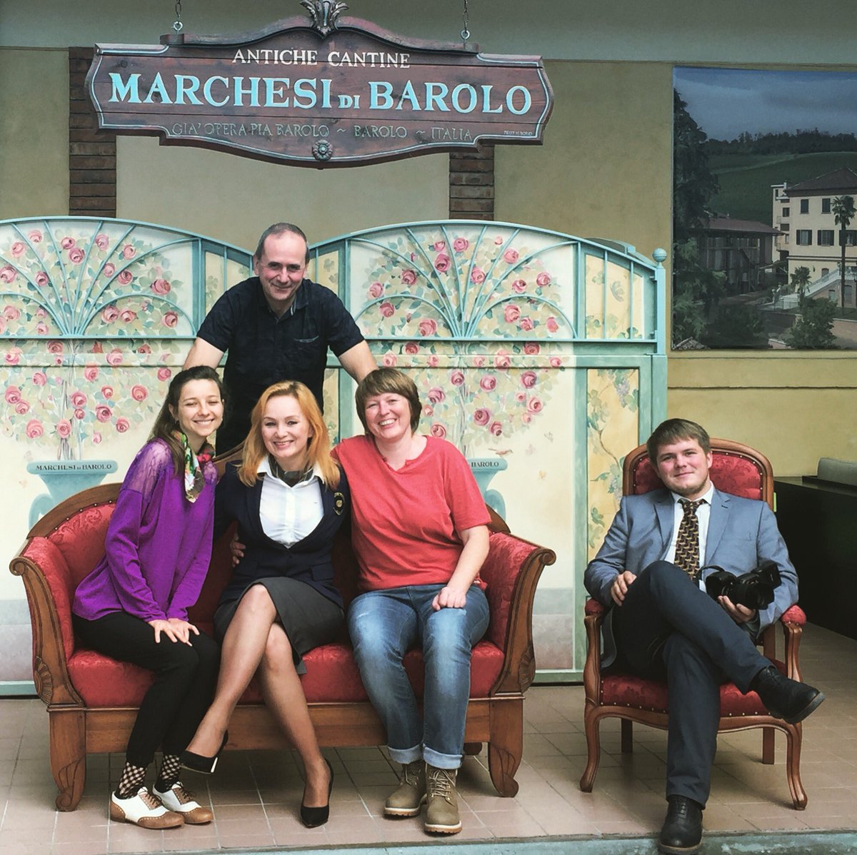 Konobella_it's tweet photo. Unforgettable hours in cantina Marchesi di Barolo.
#marchesidibarolo #piedmont #winetasting  #sommelier #сомелье #дегустация #винодельня https://t.co/EdEj8VgAdn