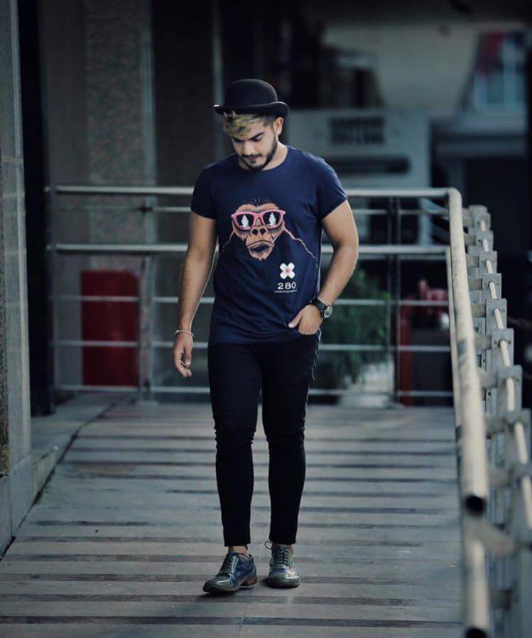 MR BUTTON tweet media