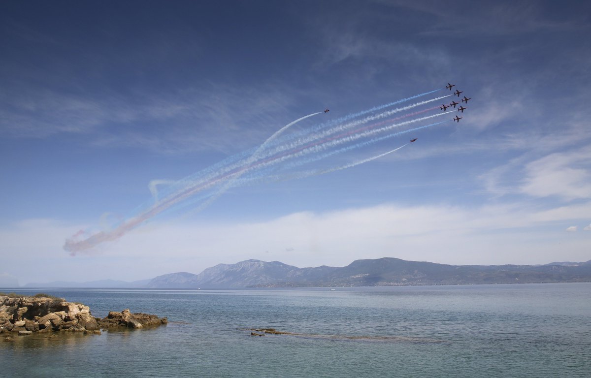 pkBritish's tweet image. The @rafredarrows land in #Karachi tomorrow! Come watch their display at Sea View, Karachi. #RedArrowsTour