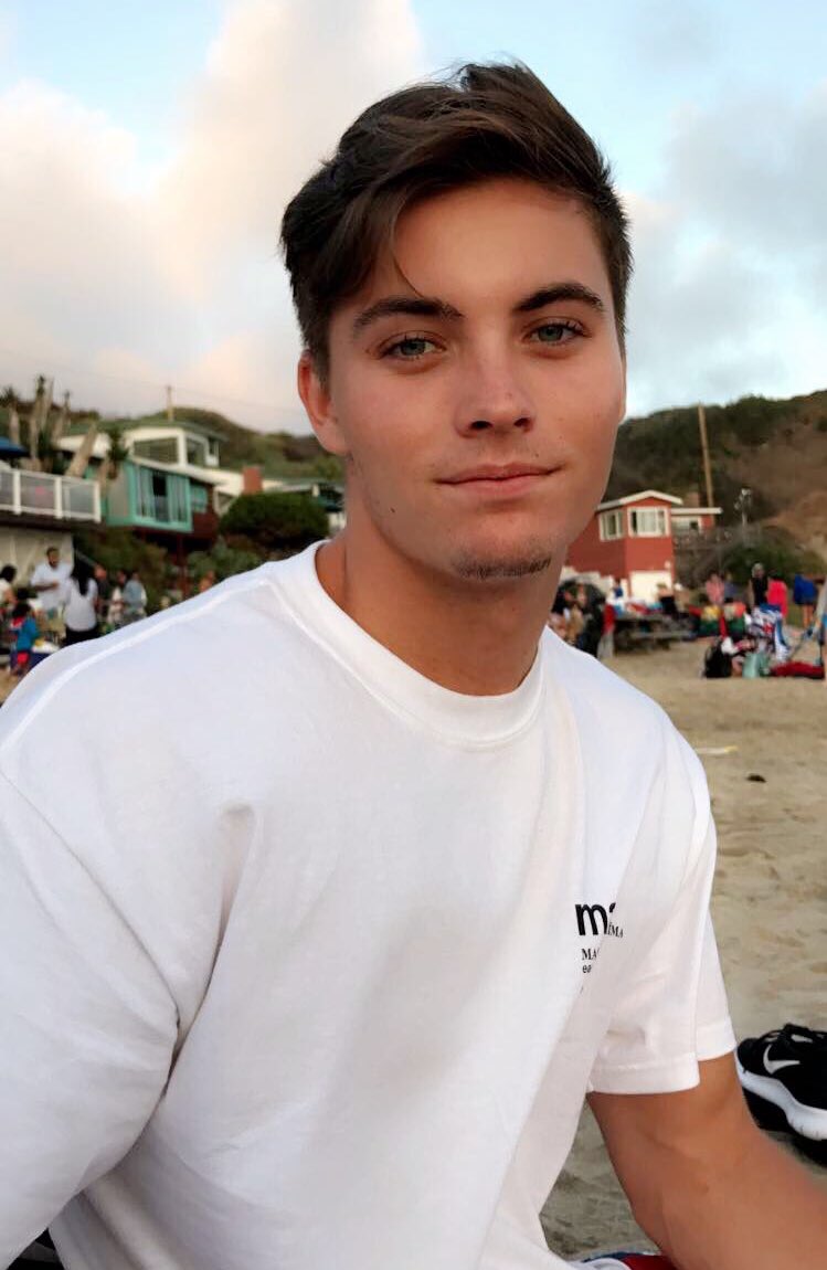 shaypyle's tweet photo. Happy #nationalboyfriendday to this stunner 😘 @wettbrett https://t.co/4sxYplijdZ
