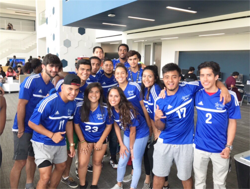 LSCCyFairSoccer's tweet photo. TEAM ⚽️💙 https://t.co/T0vrg9M702