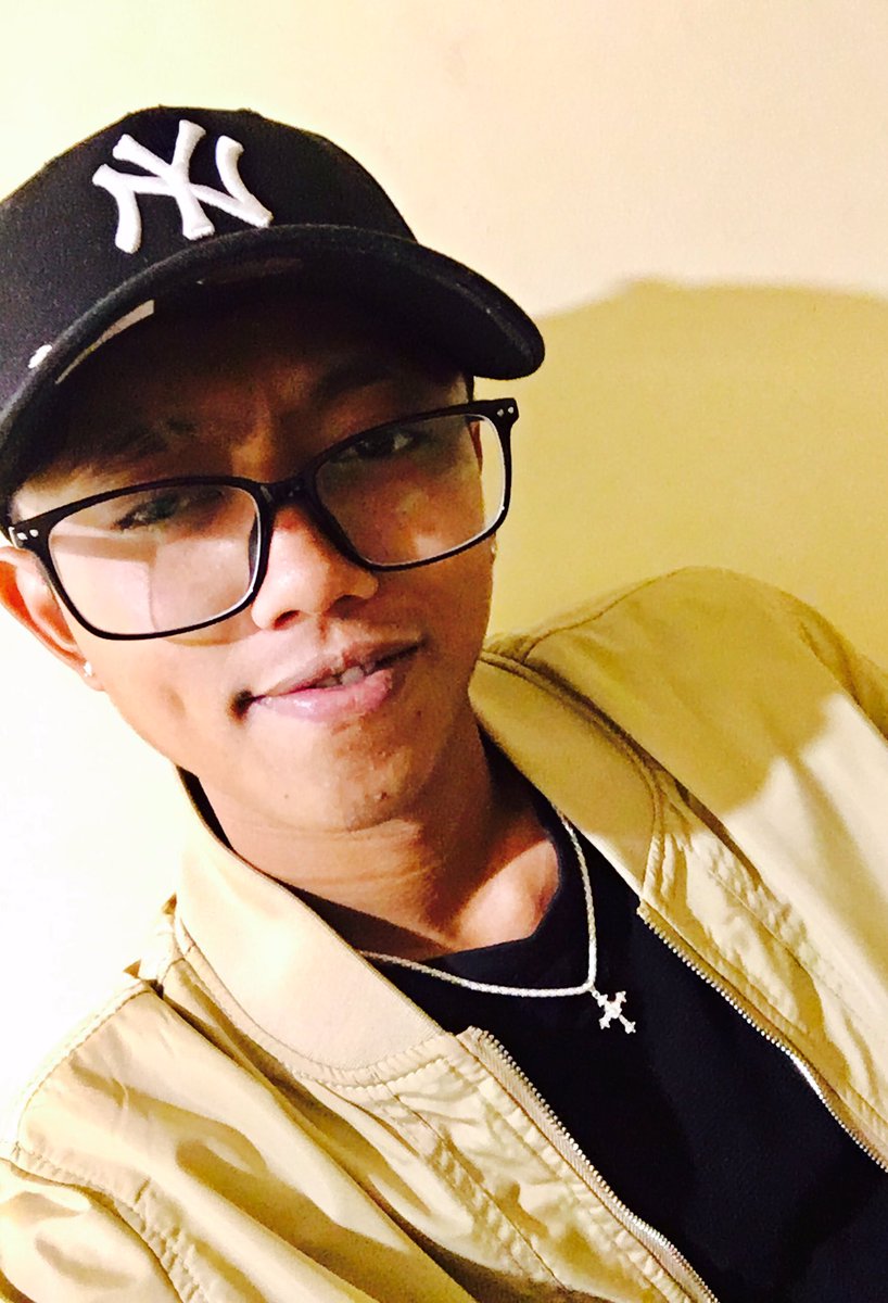 uncleflowgee96's tweet image. Pilit yung smile 😍😂