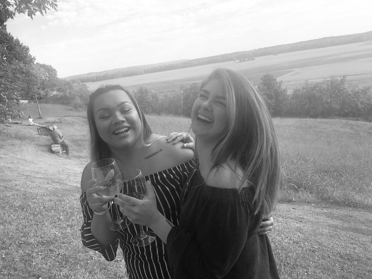 HuntyyBooBoo1's tweet photo. Good times and wine 😋 https://t.co/Y5NStGotrY