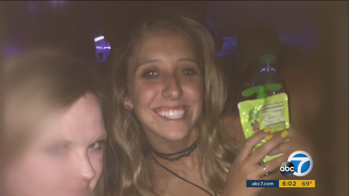 ABC7's tweet photo. Marine saves life of young woman from La Verne he didn't know during #LasVagasShooting
https://t.co/zIJl7X1o6D https://t.co/jwq4kByVYP