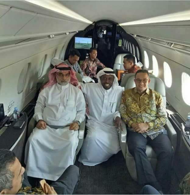 wijaya_karenina's tweet photo. Kalau fotonya sama orang Arab begini,  bisa disebut antek Asing,  Aseng juga nggak sih.. 😬😬 @pandji https://t.co/d976HkMvft