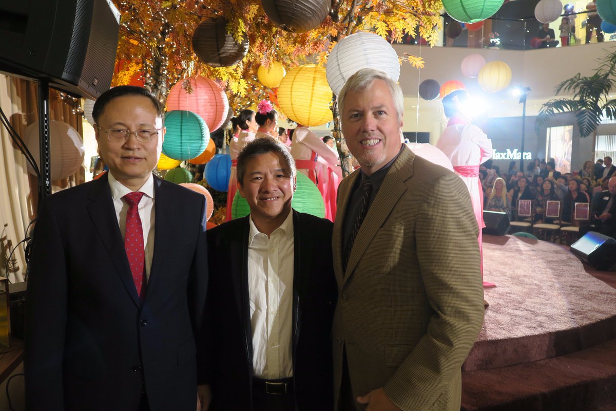 AmChCEO's tweet photo. #ACCS team w/#Ningbo Chapter Prez #KevinPan in @southcoastplaza #midAutumnFestival event.  ACCS Prez @robertsaccs sent greetings frm China. https://t.co/ieMbdjnIxA
