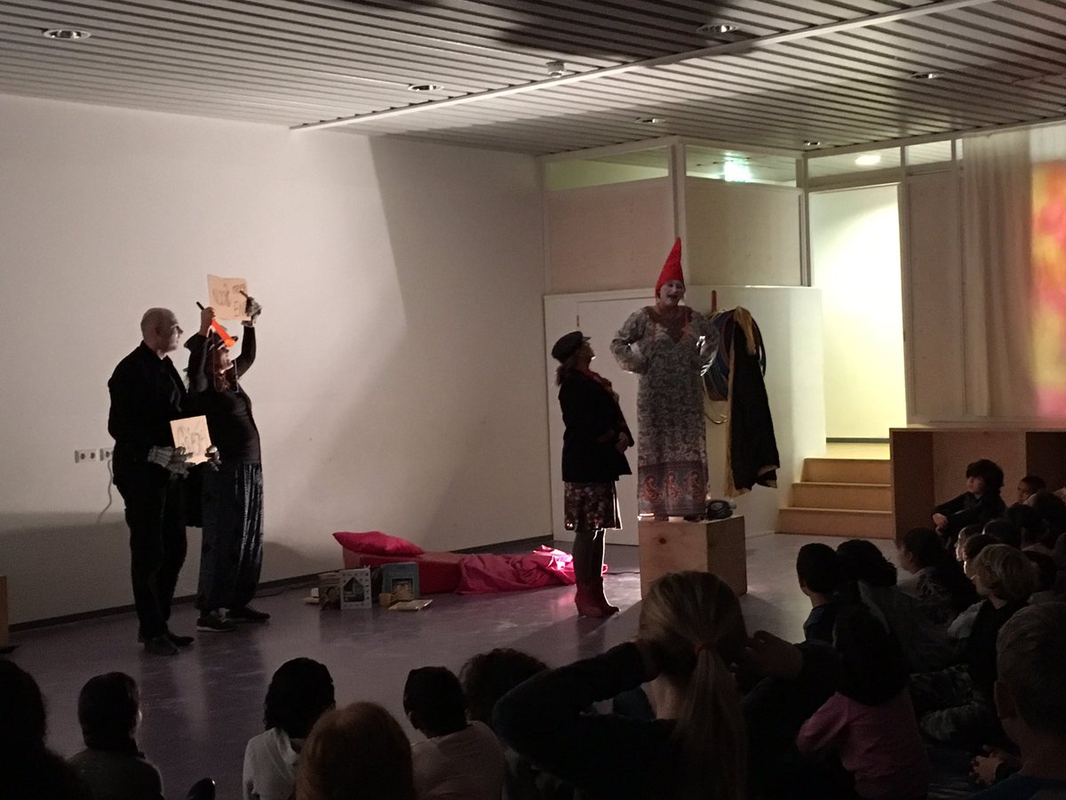 obsdekraal's tweet photo. Opening voor groep 4-8 van de Kinderboekenweek 2017. Griezelen is LEUK! https://t.co/QeeQWBw37e