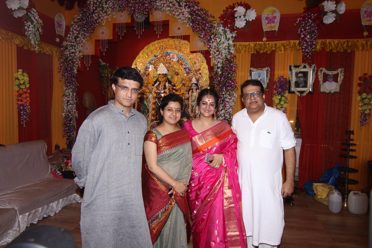 Calcutta_Times's tweet photo. Here's a picture of @SGanguly99 and #DonaGanguly when they visited director @TheAgnidev and @sudiparannaghor's #DurgaPuja! https://t.co/f5JFUzSEh8