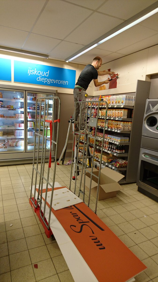 Eerst breken, om daarna, weer te kunnen opbouwen. Kleine verbouwing bij ons de Spar vandaag. #Arcen #Spar #verbouwing #bigbang