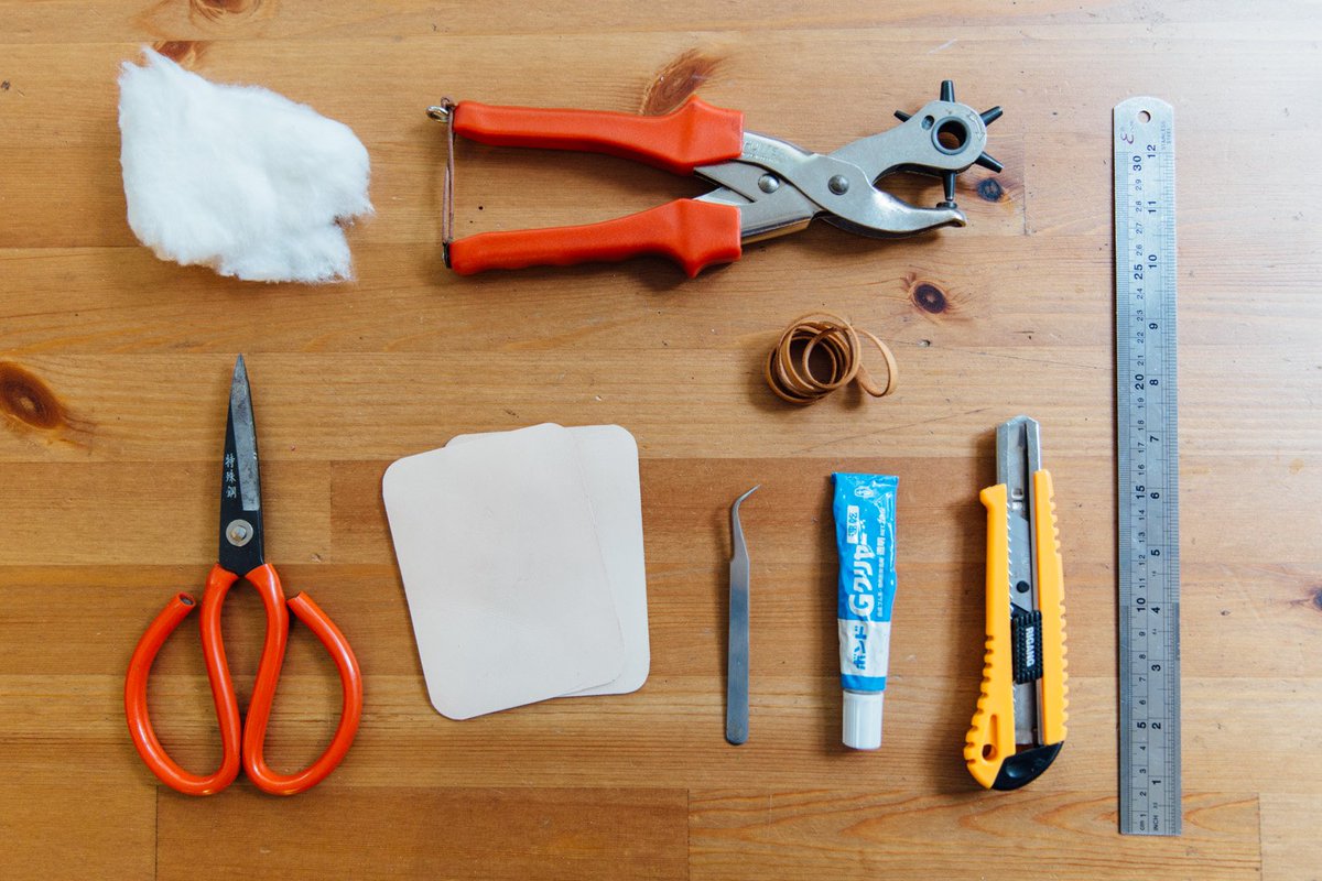 What a cute idea! Find out how to make this here. wp.me/p5E4LF-4np
#diy #leather #handcraft #diytutorial #ringpillow