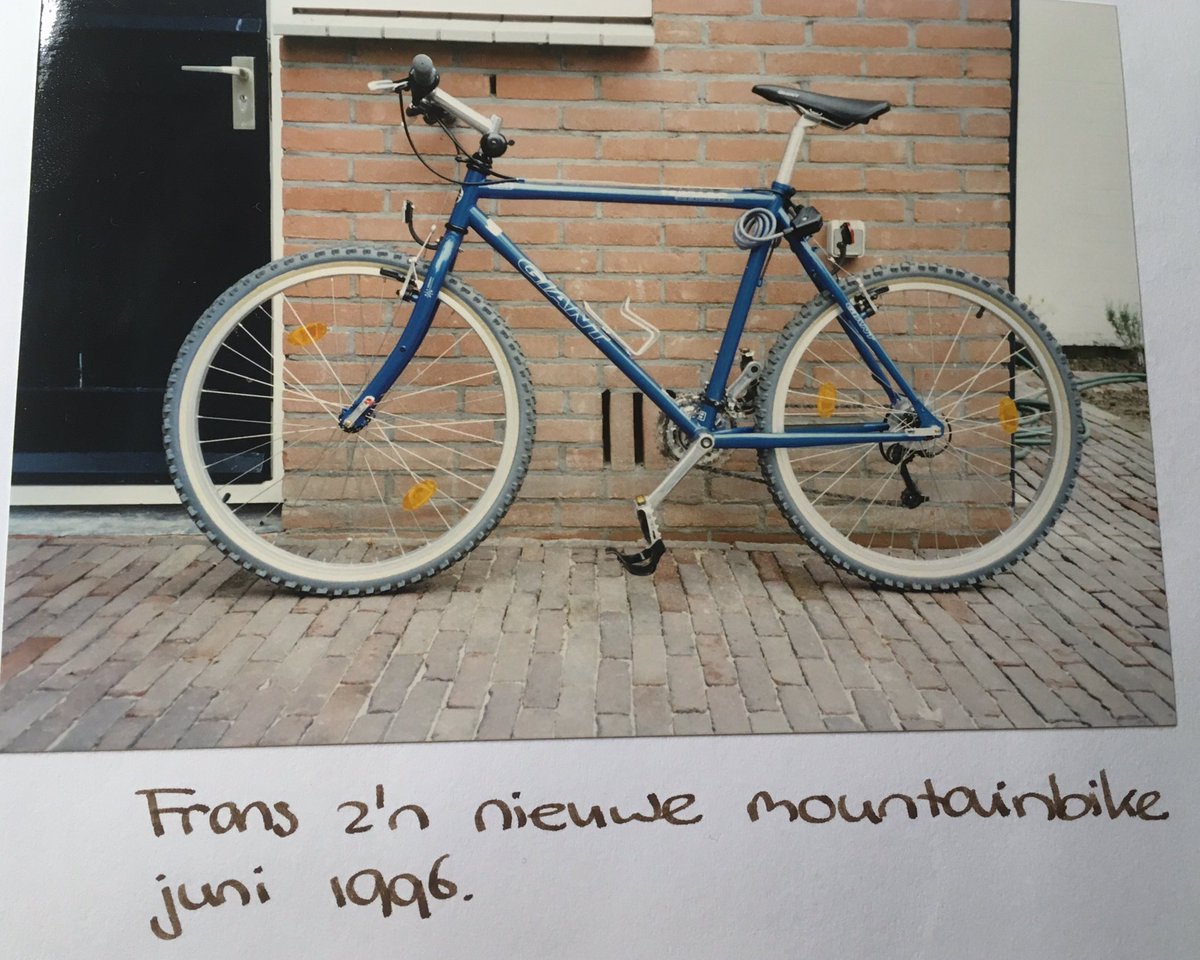 Waar ik aan denk?
Fijne herinnering aan mijn aller eerste MTB:
GIANT Terrago 
#creatingmemories
#worldsfastest
#ridelife 
<a href="/giantbenelux/">Giant Benelux</a>