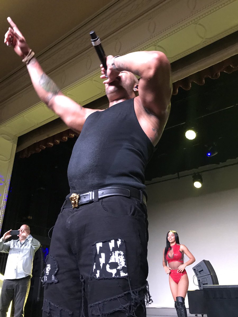 train3rgirl's tweet photo. P.F. Chang's Conference with Flo Rida! No ZOOM used - he even came off the stage and danced with us! #FarmToWok https://t.co/ctarVrSM98