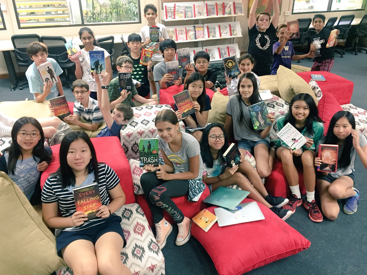 JISMSLibrary's tweet photo. Fabulous grade 7 students finding amazing books in the core library #lovingbooks https://t.co/siw31Q0CgH