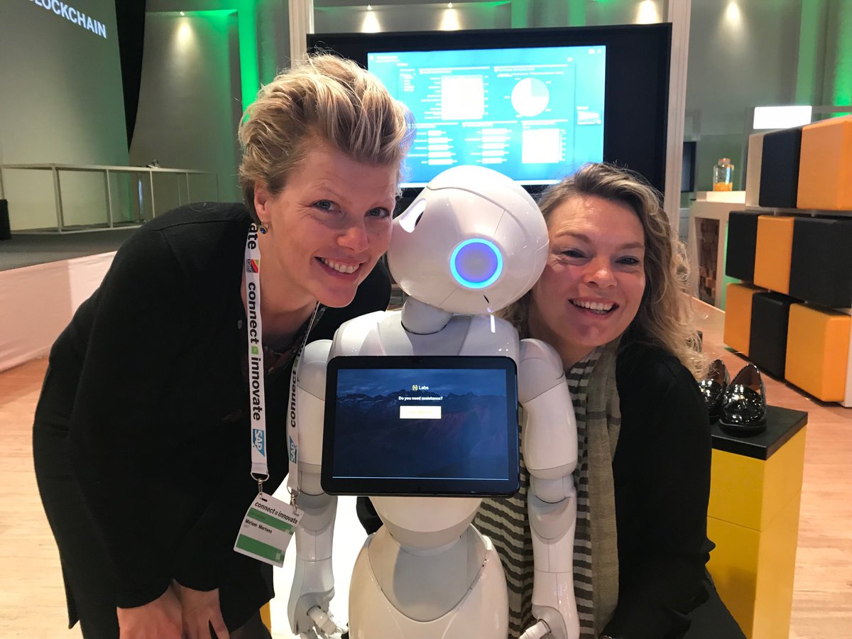 Started the day with a morning  kiss from my new friend Pepper #CTI2017 <a href="/SAP_Nederland/">SAP Nederland B.V.</a> <a href="/DeJongLinda/">Linda de Jong</a>