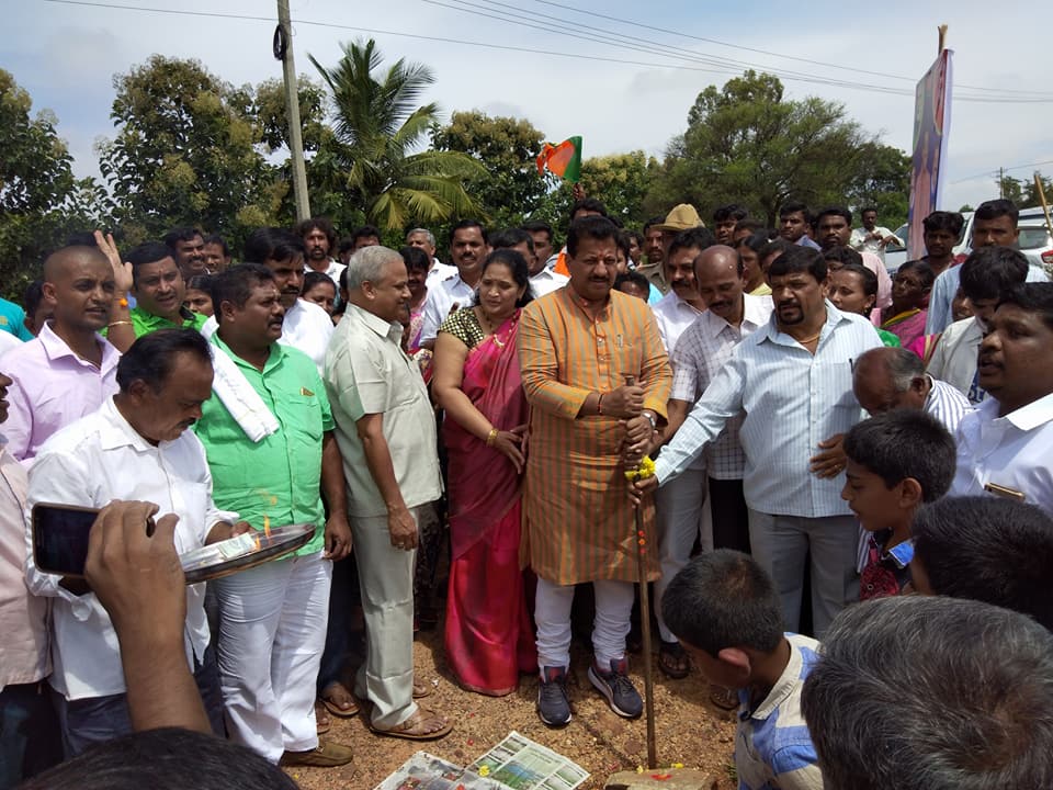 SRVishwanathBJP's tweet photo. #YelahankaDevelopment Distribution of Cycle and Books to Primary School students of #Hesaragatta #MyYelahanka #Bangalore A Better tomorrow https://t.co/UwbYEoOLk1