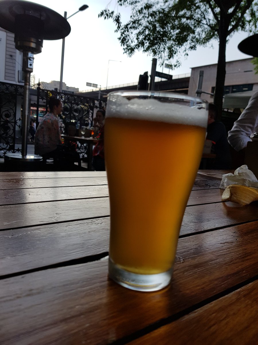 its_seantime's tweet photo. A nice, relaxing way to wind down the day #QuayBar #CircularQuay #HappyHour #150Lashes #AmIDoingItRight https://t.co/p7jDKkPIgy