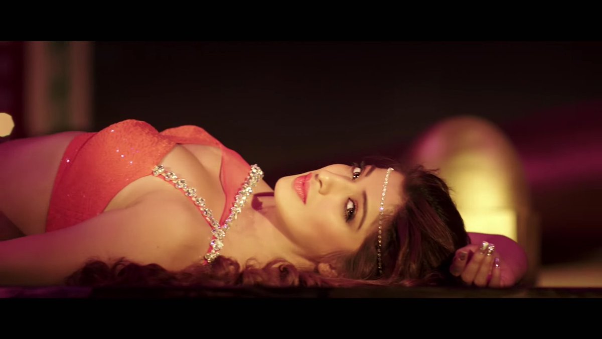 hrushikeshv9's tweet photo. @iamlakshmirai 's excellent performance #Julie2 trailer #keeprocks mam #film https://t.co/9Hs8WR8WIm