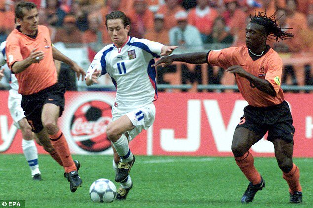 A REMINDER:

Happy Birthday Tomá Rosický

He has 105 caps with the Czech Republic, 3rd in their all time list    