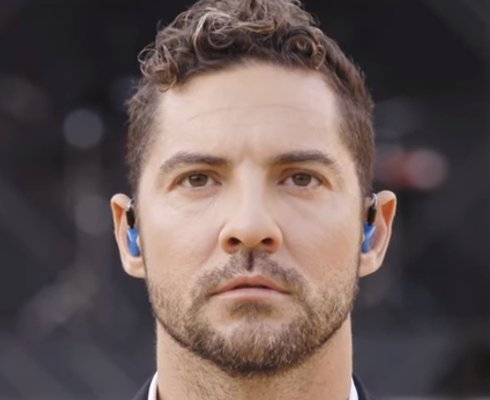 CADENA100's tweet photo. Hoy hemos titulado una noticia "Bisbal,sólo para ti" por el amor que desprende @davidbisbal en #HijosDelMarTour2017 
https://t.co/denyd9CAOY https://t.co/ICrQf3fzQN