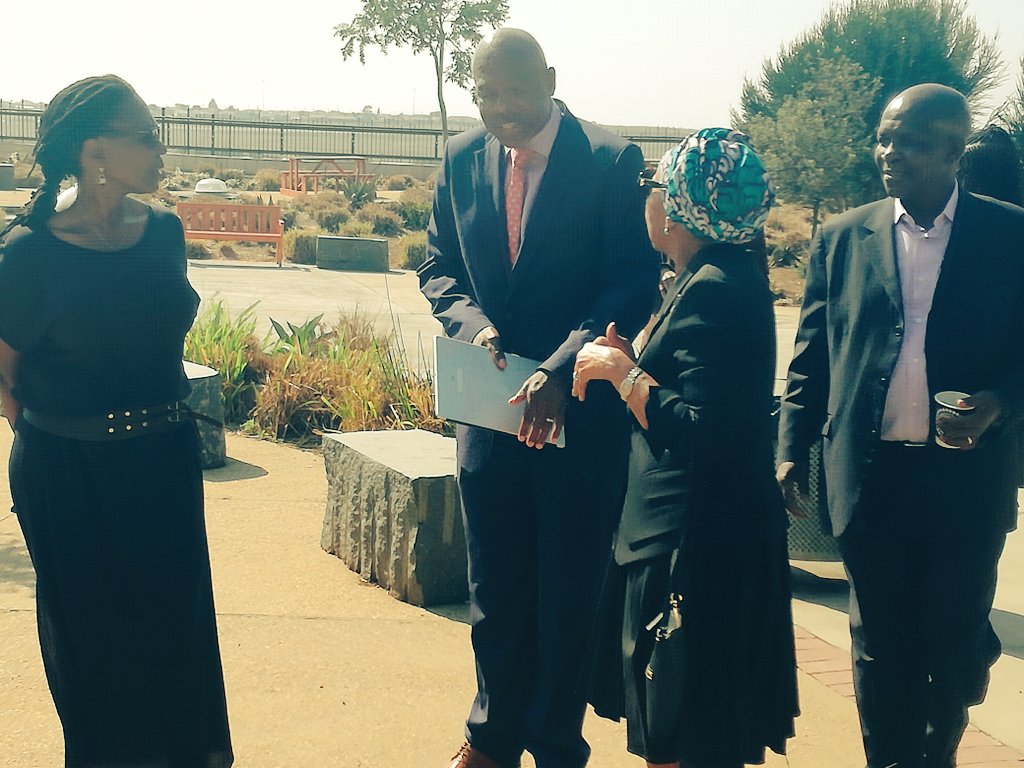 TamboFoundation's tweet photo. 1st Lady Mrs Zanele Mbeki arrives. Chatting to CEO Ms Vilakazi,   @SAReserveBank Lesetja Kganyago&amp; Mr Duma Nkosi #Tambo100 #TamboCoinLaunch https://t.co/ad9QpK1NtF