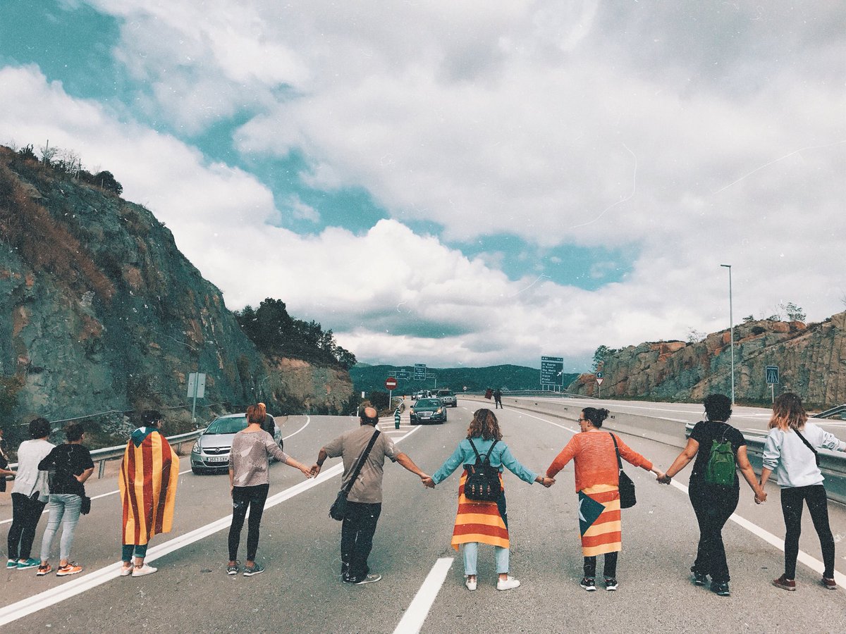 gilayats's tweet photo. #santquirzedebesora en contra la repressió @el9nou #VagaGeneral3OCT https://t.co/99pvvpUubQ