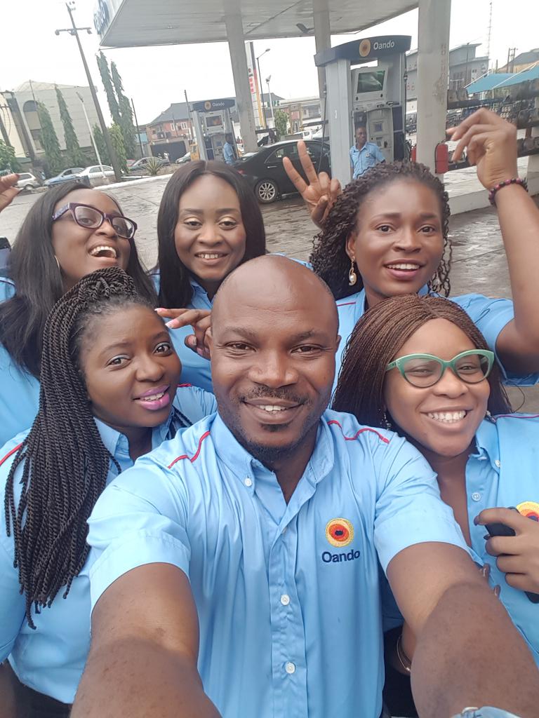 aaganiyu's tweet photo. #servicemeetstyle Team E live at Isheri SS. https://t.co/T8ExXkPHnj