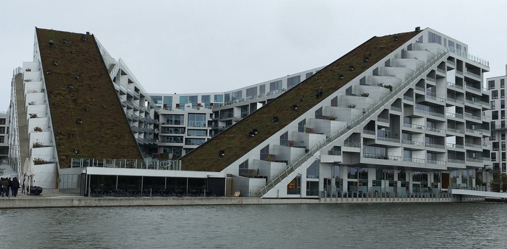 FanchonNorbert's tweet photo. Ce matin @GroupeGambetta sort du cadre #8house #Teamarchi #orestad @BIGstertweets #Copenhagen https://t.co/PgNPVIwN9s