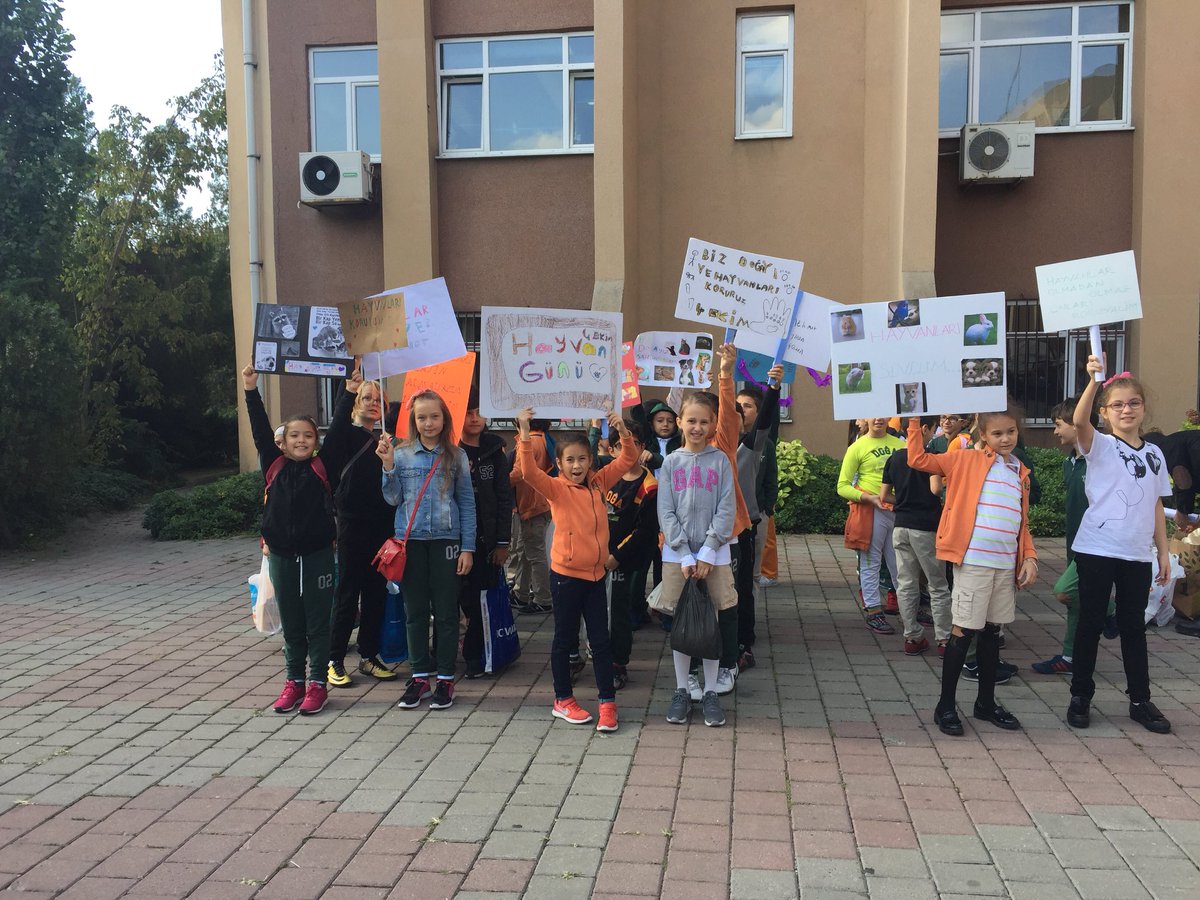 Pelinrem1's tweet photo. Avcılar Doğa’nın minik yardımseverleri @demiralay_polat @MerveTopcuoglu https://t.co/W9Q9tjeVTq